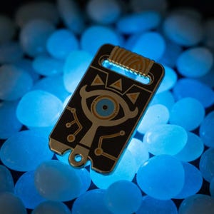 Sheikah Slate Enamel Pin - Zelda Breath of the Wild | Nintendo Switch Collectible | Hyrule Tech Lapel Badge | Link's Tablet Gaming Brooch