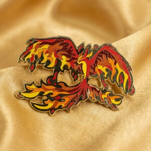 Spilla smaltata Red Phoenix - Si illumina al buio, spilla da collezione, spilla fantasy a forma di uccello di fuoco, metallo dorato, distintivo mitologico, regalo unico