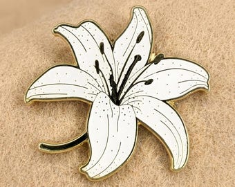 Pin de esmalte de lirio blanco / Pin de solapa coleccionable, broche floral / insignia, metal dorado