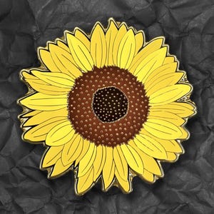 Sonnenblume Emaille Pin - Sommerblüte Anstecknadel | Garten Blumen Brosche Naturliebhaber Sammlerstück | Gelbgoldener Metall Pin