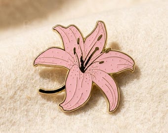 Pin de esmalte de lirio rosa: bonito broche floral de solapa, de metal dorado, insignia coleccionable, regalo para amantes de las flores.