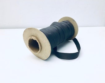 Papprolle mit Band Stoßband Vintage grau Retro Geschenkband Baumwollband