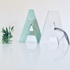 2 Buchstaben A Vintage Buchstabe mint türkis weiß Holzbuchstabe Pappbuchstabe  Industrial Loft