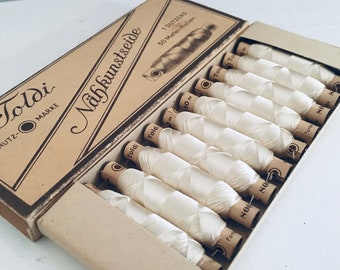 Toldi sewing silk in carton 12 rolls of yarn white cardboard box vintage decoration 50s