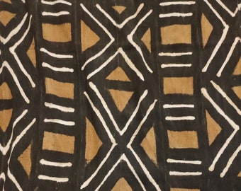 Bogolan &quot;drawn from mud&quot; with three colors from Mali