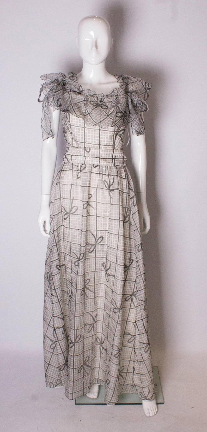 A Vintage 1970s grey printed silk evening gown by Gina Fratini image 2