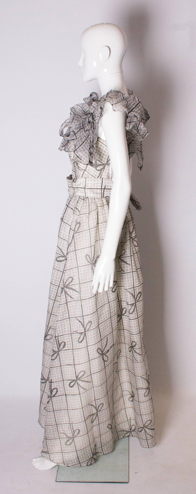 A Vintage 1970s grey printed silk evening gown by Gina Fratini image 5