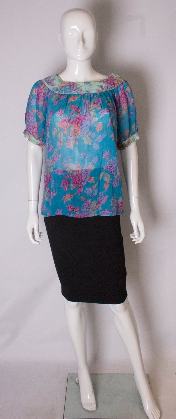 A vintage 1970s floral printed summer Cotton Top b