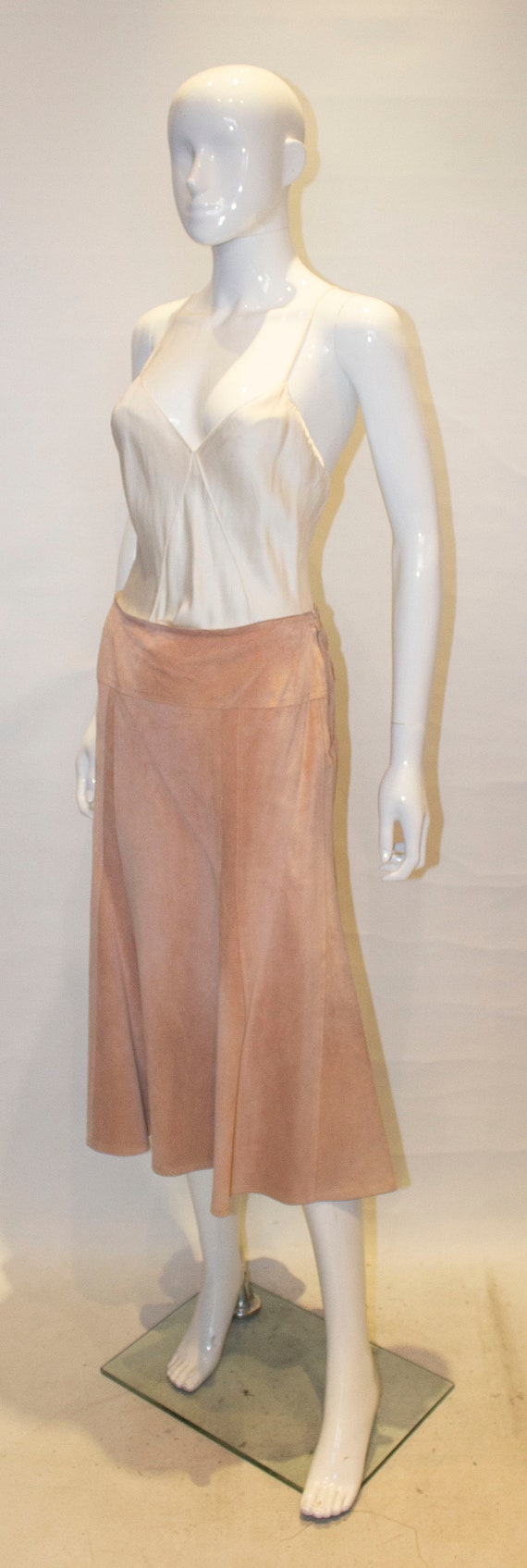A Vintage 1990s Jean Muir pink Suede a line Skirt - image 4