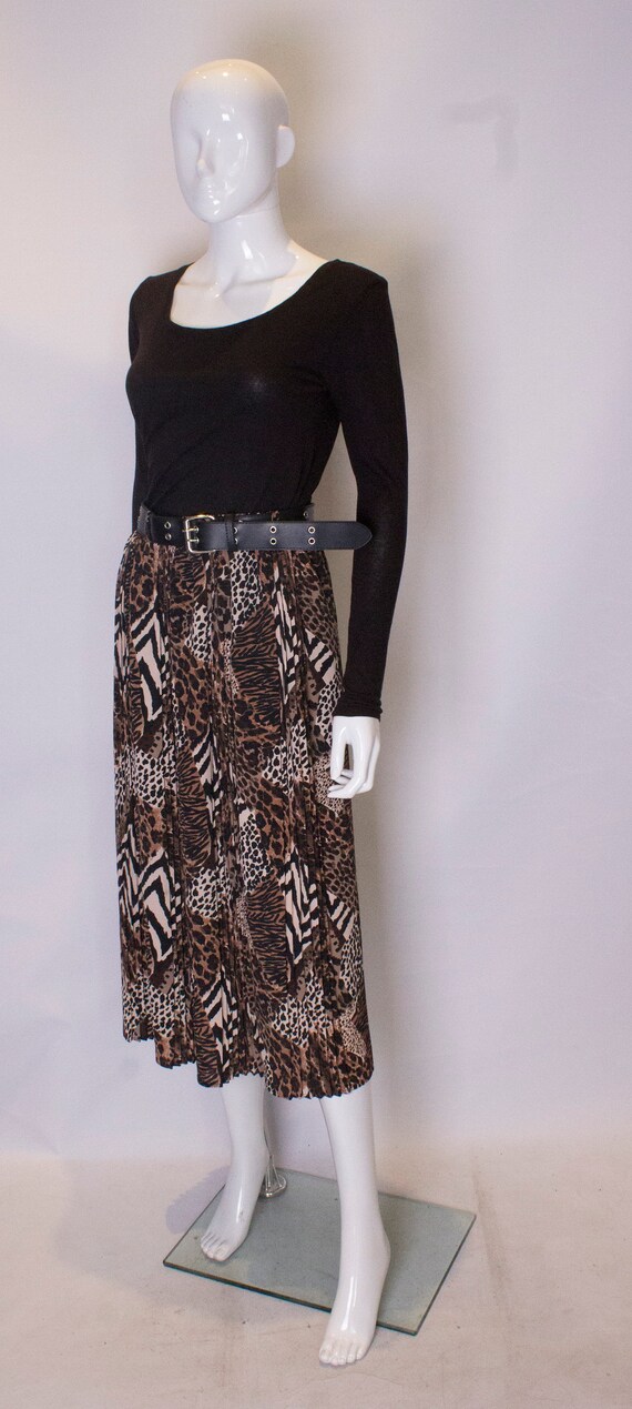 A Vintage 1980s Leopard Print Skirt with Pleats - image 3