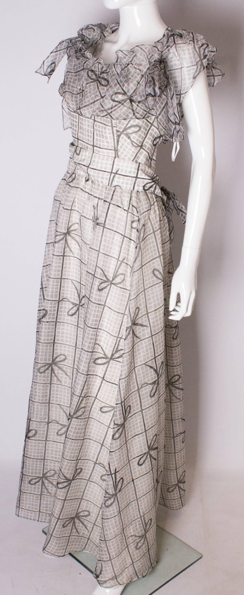 A Vintage 1970s grey printed silk evening gown by Gina Fratini image 4