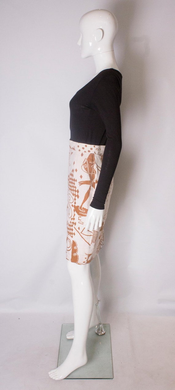 A Vintage 1980s printed linen pencil skirt by Lou… - image 5