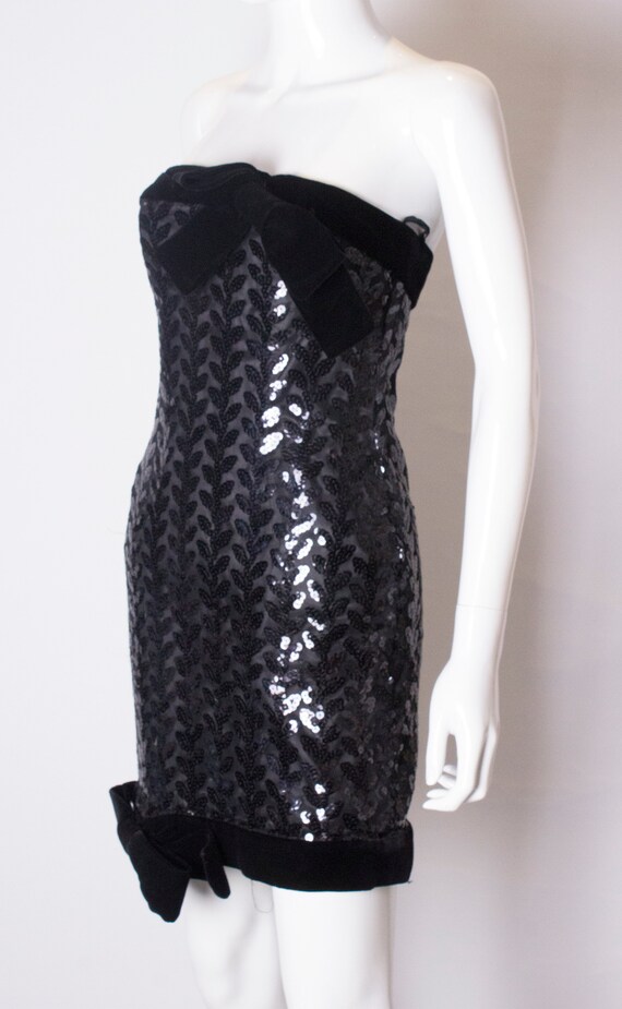 A Vintage 1980s black sequin strapless Victor Cos… - image 4