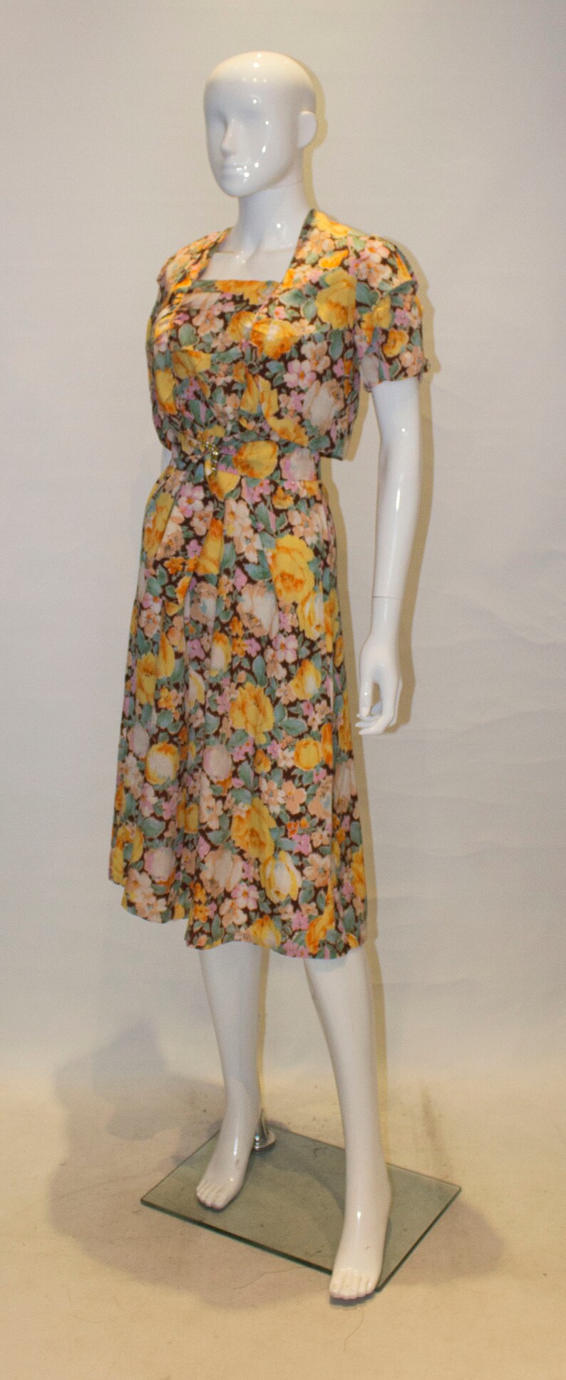 A Vintage 1940s floral printed summer Dress and Bolero image 4