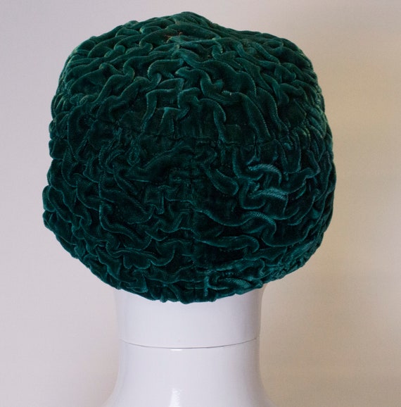 A Vintage 1960s green Jaccol Velvet Hat - image 3