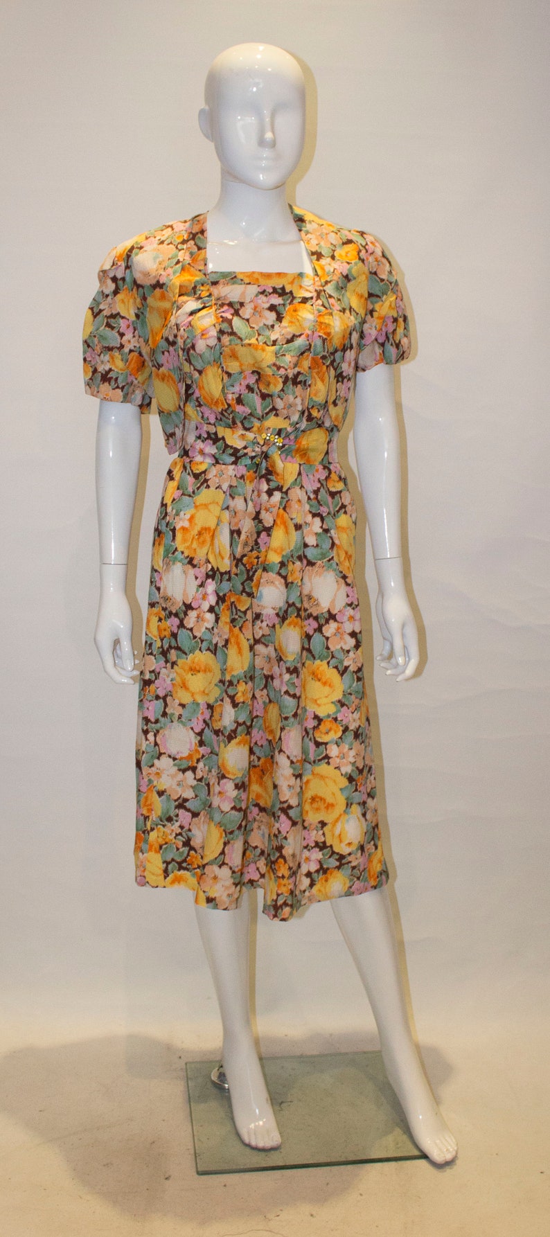 A Vintage 1940s floral printed summer Dress and Bolero image 2