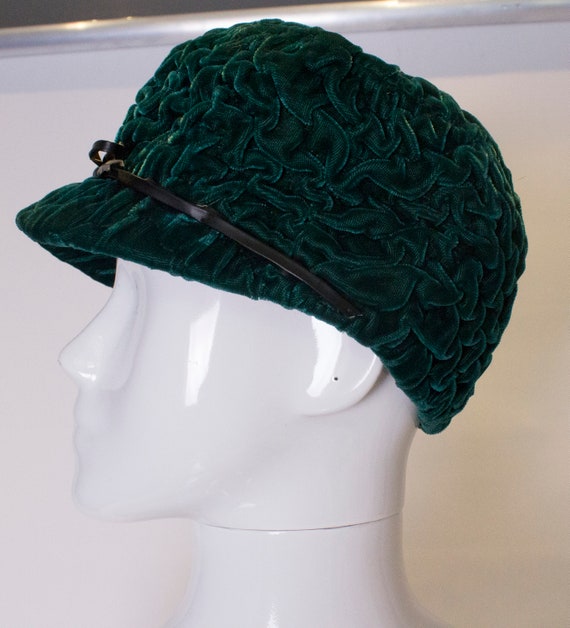 A Vintage 1960s green Jaccol Velvet Hat - image 4