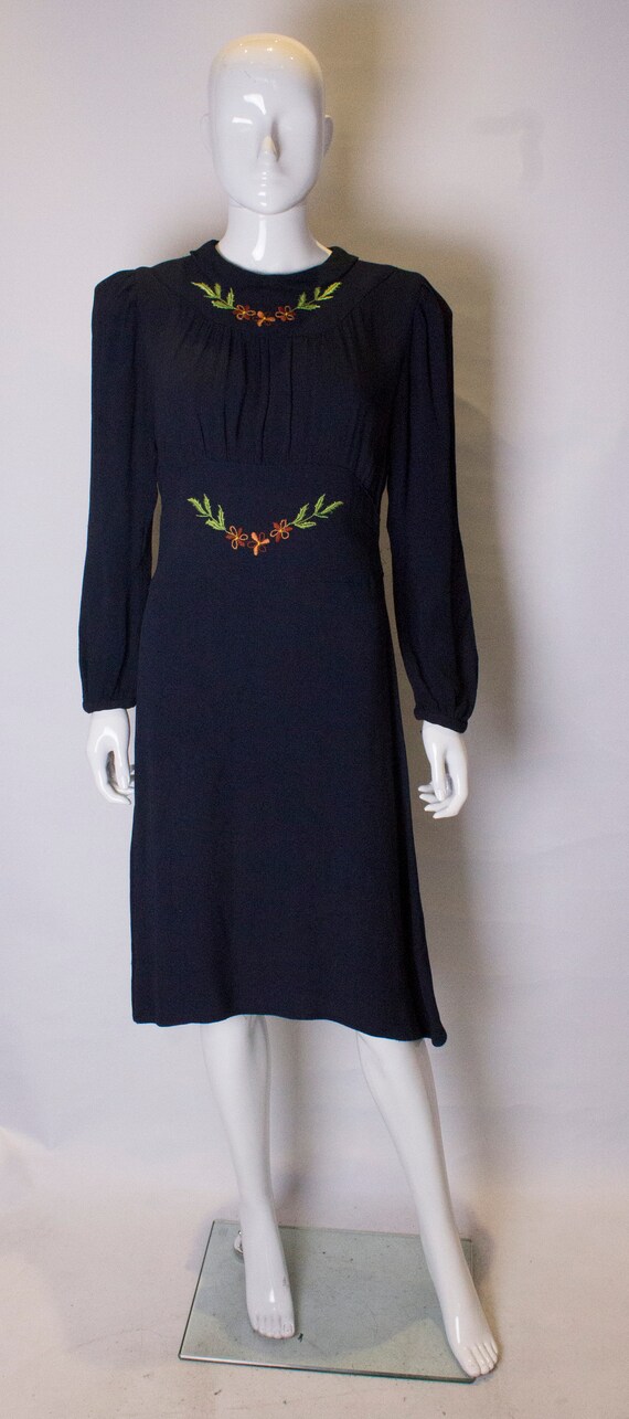 A Vintage dark navy Blue 1940s floral embroidered… - image 1