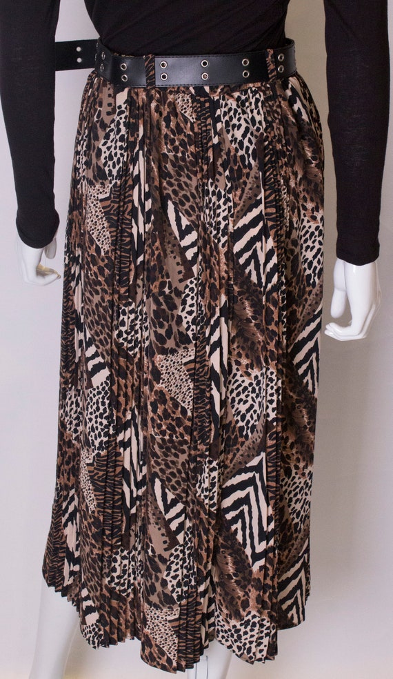 A Vintage 1980s Leopard Print Skirt with Pleats - image 8