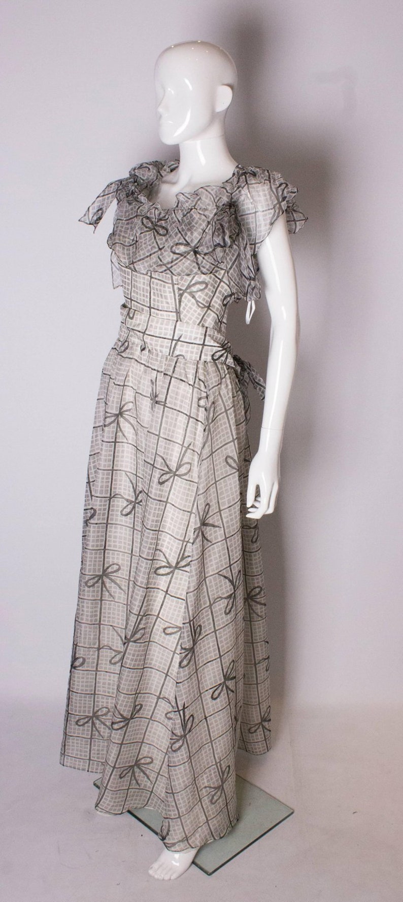 A Vintage 1970s grey printed silk evening gown by Gina Fratini image 3