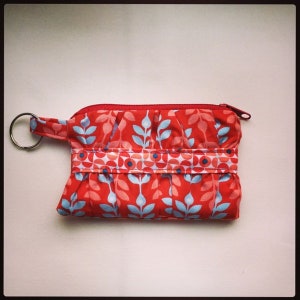 Small gathered key bag &#39; retro red &#39;