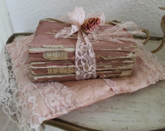 ensemble de 3 piles de livres anciens rose avec dentelle