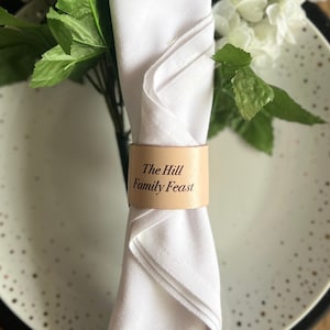 Personalisierter Serviettenring aus Leder, graviertes Tischaccessoire, rustikales Geschirr Dekor, Hochzeit Serviettenhalter, Geschenk für Paar