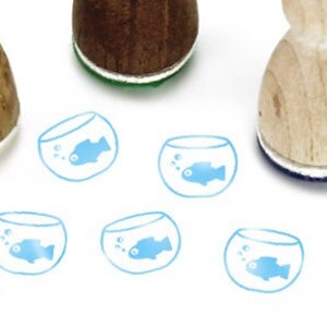 Stemplino Mini Tampon - Poisson Rouge - Tampon en Bois Motif Timbre Journal Planificateur Journal Aquarium Poisson en Verre avec Bulle Pêche à la Ligne