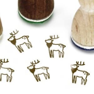 Stemplino Mini Sello -Acebo Ciervo- Mini Sello Sello Infantil de Madera para Manualidades Navideñas Tarjetas de Felicitación Calendario de Adviento Ciervo de Invierno Reno