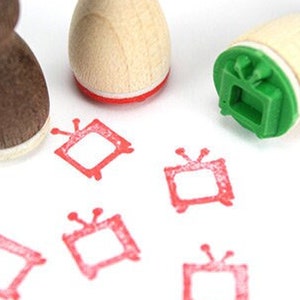 Mini timbro Stemplino - TV - Timbro con motivo in legno per diario, calendario, agenda, artigianato, borsa da festa, timbro per bambini, serie di appuntamenti televisivi, film