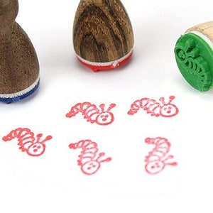 Stemplino Mini Tampon – Chenille – Mini Tampon pour Enfants Artisanat Journal Bullet Journal Planificateur Insecte Ver Nature Forêt Animaux Timbre Animal