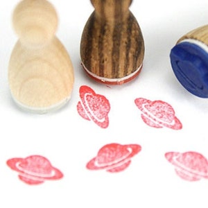 Stemplino Ministempel - Saturn - Mini Stempel Holz für Tagebuch Bullet Journal GrußKarten basteln Universum Weltall Kosmos Planet Raum