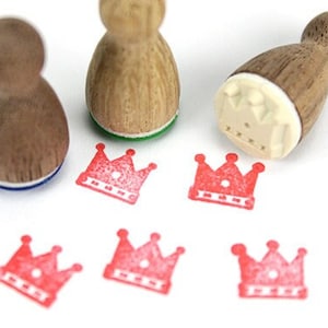 Stemplino Ministempel - Krone - Mini Stempel Tiara für Prinz Prinzessin Königin König Märchen Kinder Basteln GrußKarten Kalender