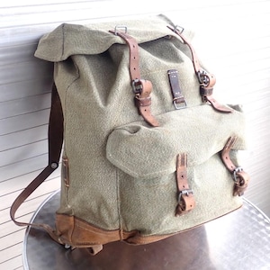 Zaino vintage dell'esercito svizzero del 1963, zaino Citybag Salt and Pepper, zaino in pelle svizzera, zaino Schweizer Armee Suisse, zaino da motociclista, zaino Riedbach Sac Dos