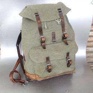 Zaino vintage dell'esercito svizzero del 1965, in pelle svizzera, sale e pepe, esercito svizzero, zaino in tela, cuoio, caccia, escursionismo, motociclista, gomma