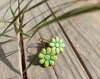 Earrings flowers in green