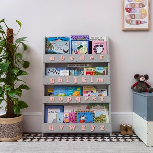 Librería Montessori - Librería Infantil de Madera con Alfabeto Montessori -  The Tidy Books Original - 115 x 77 x 7 cm - Acabado Lacado al Agua