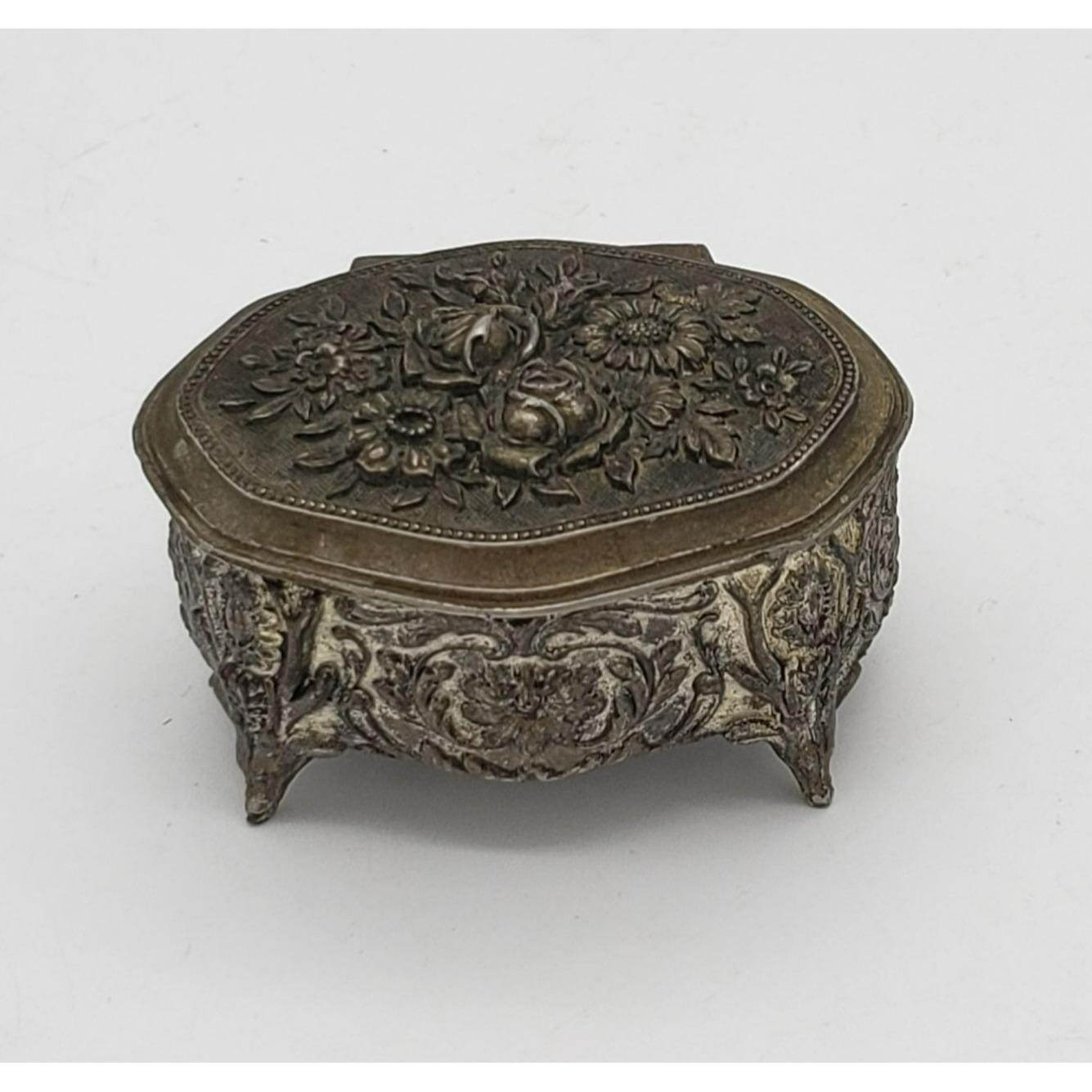 日本美術　純銀 服部製　内唐木　小箱　 岩肌　三桃図　金工小物入れ　重量304g RARE Japanese Geisha Trinket Box With Mirror Lid, Hand