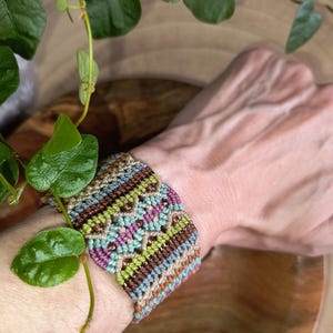 Wide macramé bracelet, ethnic bracelet, macramé bracelet, adjustable wide bracelet, jewelry, costume jewelry, women&#39;s bracelet, boho bracelet