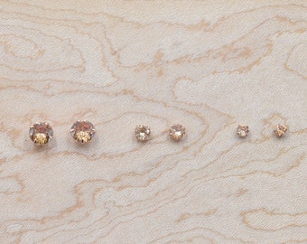 AAA Cubic zirconia stud earrings - set with 925 sterling silver - 3 diameters available (3 mm, 4 mm and 6 mm) - Choice your diameter!