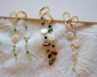 Brincos pendentes de cristal e concha