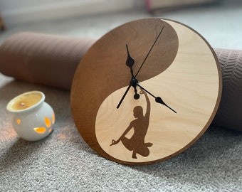 Orologio da parete yoga personalizzato in legno fatto a mano con meccanismo silenzioso