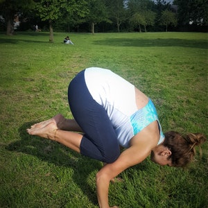 Top de yoga en coton blanc sport avec découpe image 9