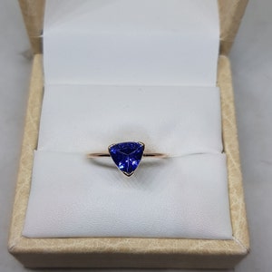 Tanzanite Ring / 14k Gold Tanzanite Ring / Trillion Tanzanite Ring / December Birthstone Ring / Dainty Tanzanite Ring / Stackable Tanzanite