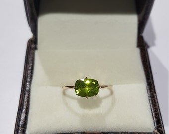 Peridot Ring / 14k Gold Peridot Ring / August Birthstone Ring / Dainty Peridot Ring / Stackable Peridot Ring / Ring For Her / Gift For Her