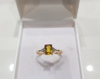 アールデコスタイルのエメラルドカット天然イエローサファイアと天然