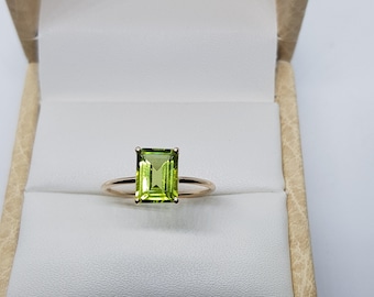 Peridot Ring / 14k Gold Peridot Ring / August Birthstone Ring / Dainty Peridot Ring / Stackable Peridot Ring / Ring For Her / Gift For Her