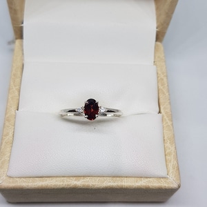 14k solid white gold natural oval shaped garnet semi precious gemstone and natural round brilliant cut shaped diamonds gemstones ring