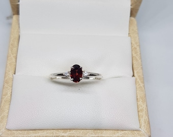 14k solid white gold natural oval shaped garnet semi precious gemstone and natural round brilliant cut shaped diamonds gemstones ring