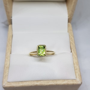Peridot Ring / 14k Gold Peridot Ring / Emerald Cut Peridot Ring / August Birthstone Ring / Dainty Peridot Ring / Stackable Peridot Ring